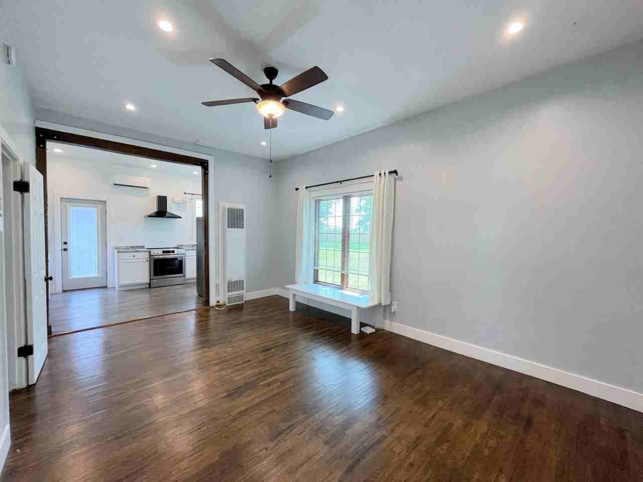 920 W 2nd Ave - Photo 2 of 11