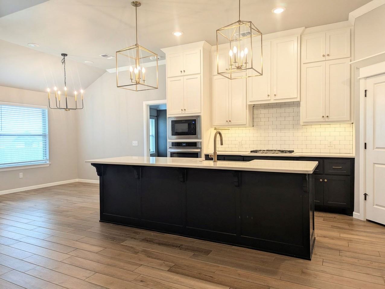 1117 Se 29th St - Photo 6 of 25