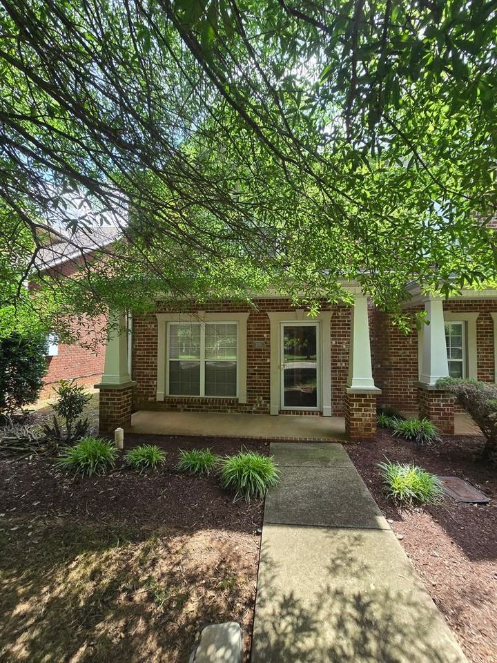 2121 Cason Ln - Photo 2 of 19