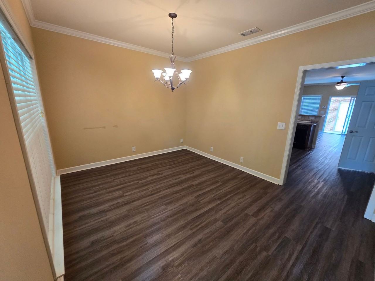 2121 Cason Ln - Photo 3 of 19