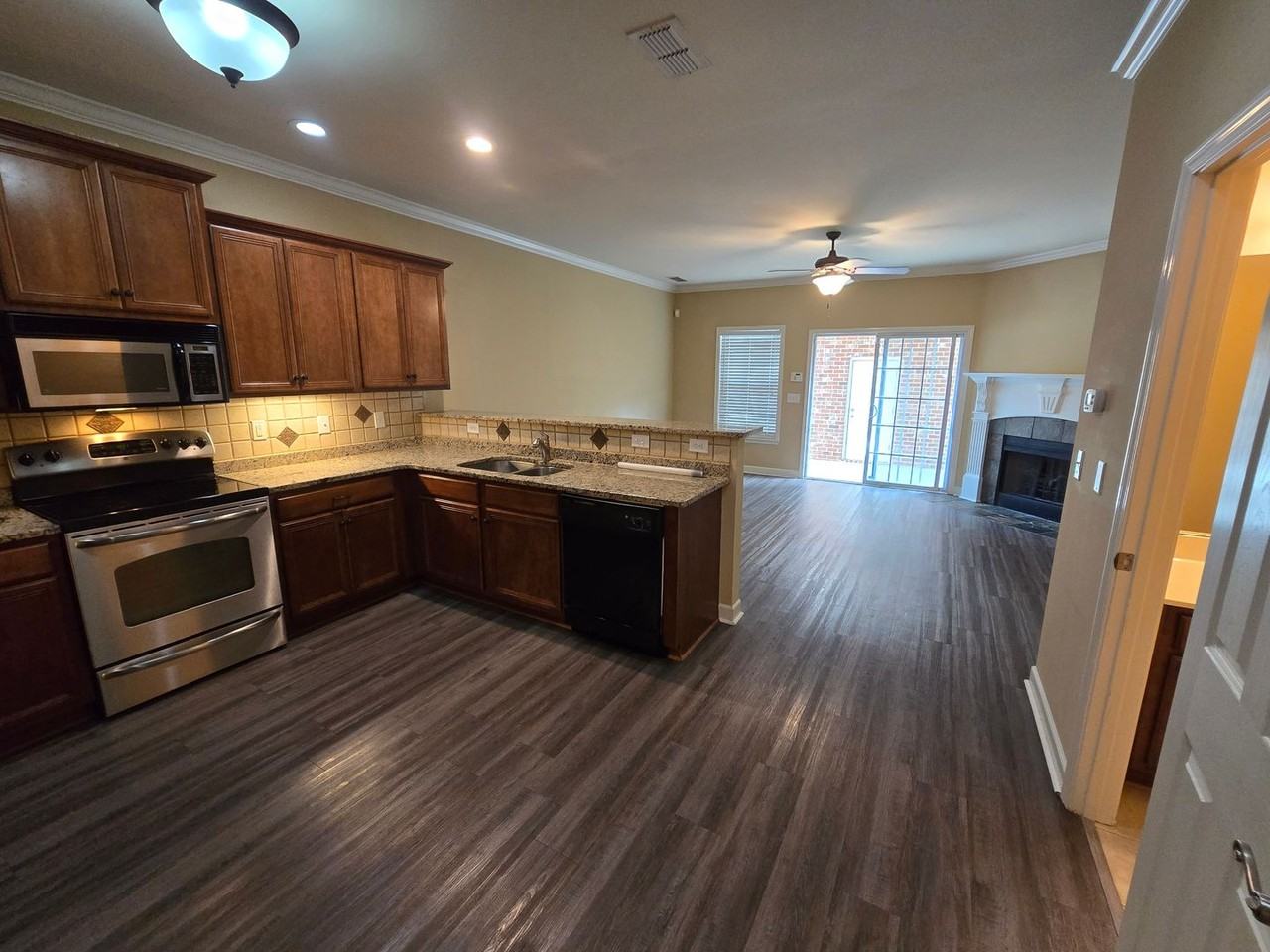 2121 Cason Ln - Photo 5 of 19
