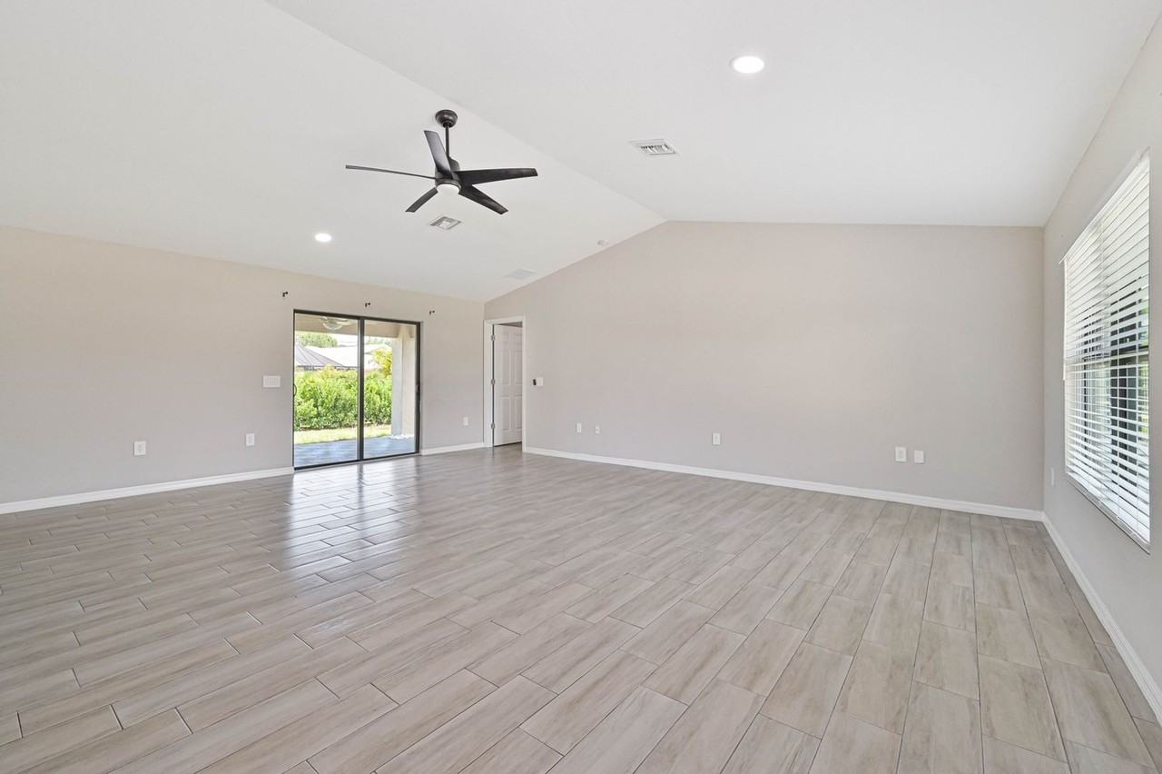 8353 Trillium Rd - Photo 2 of 25