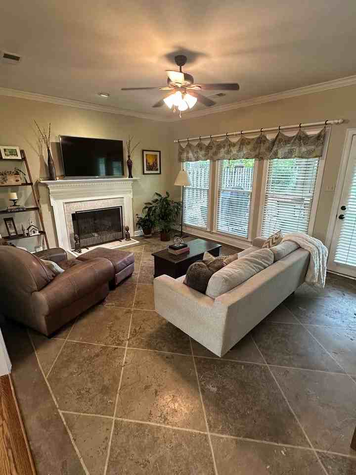 1842 Swynford Ln - Photo 7 of 19