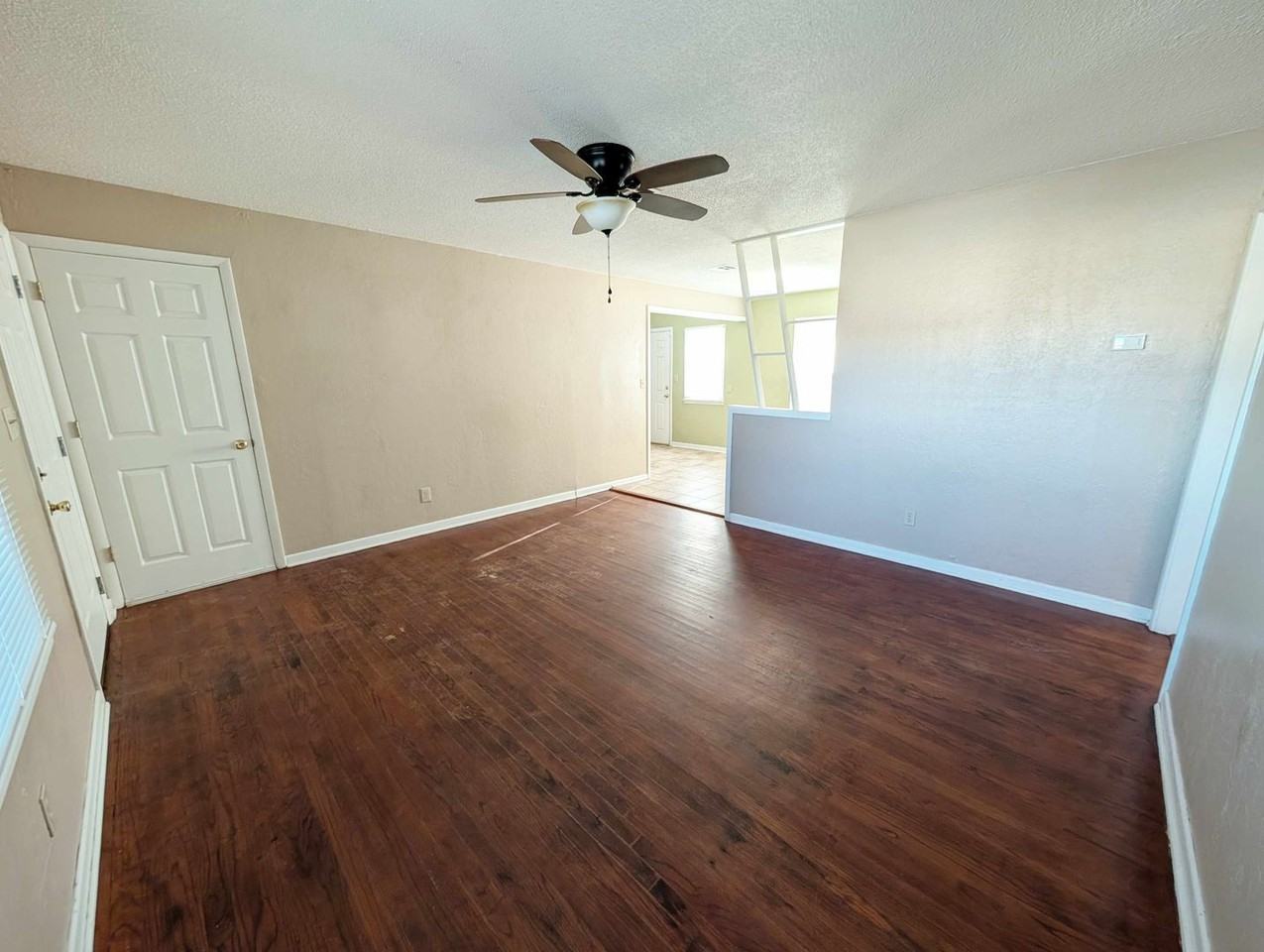 5600 S Rockwood Ave - Photo 2 of 12
