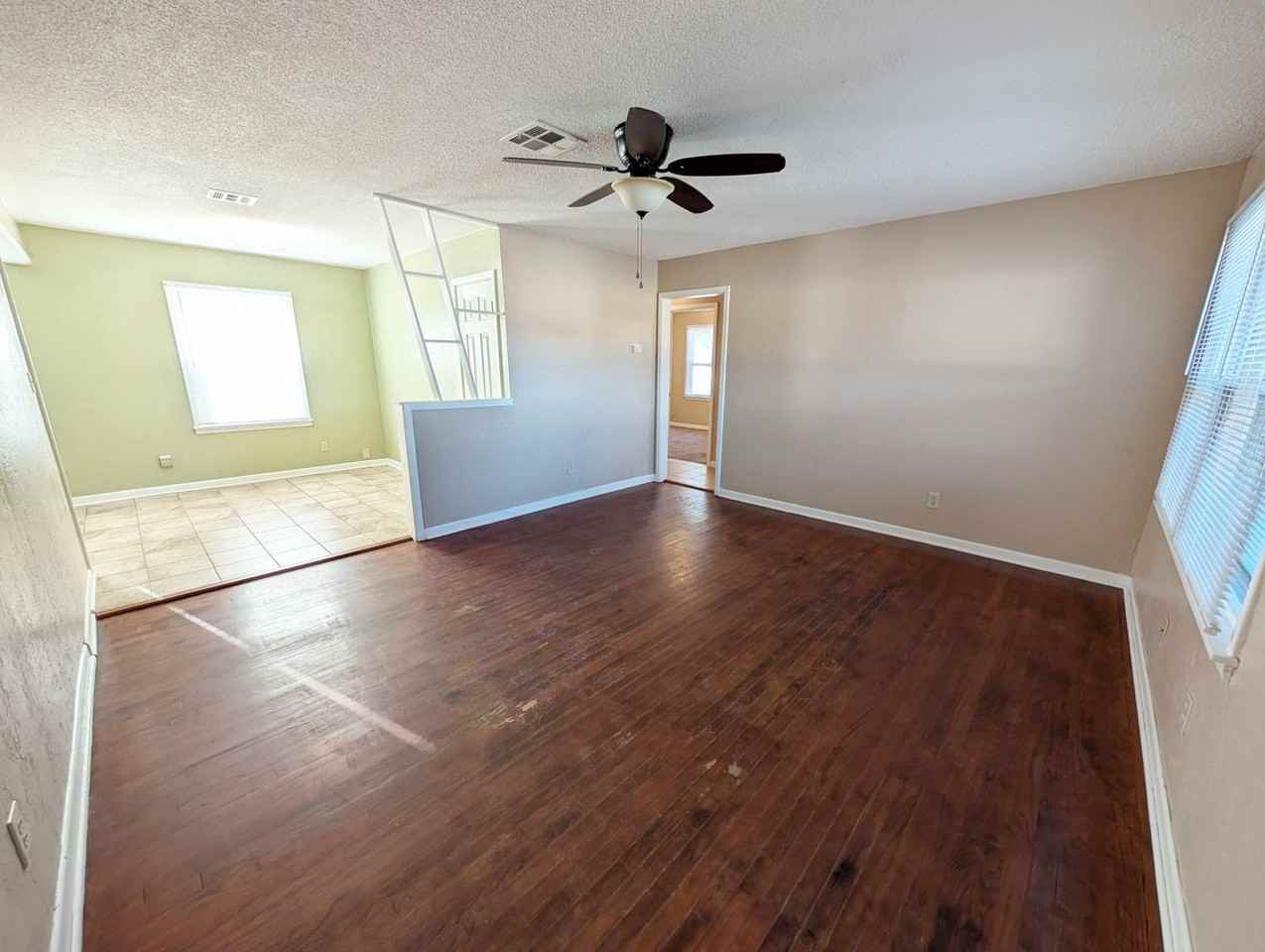 5600 S Rockwood Ave - Photo 3 of 12