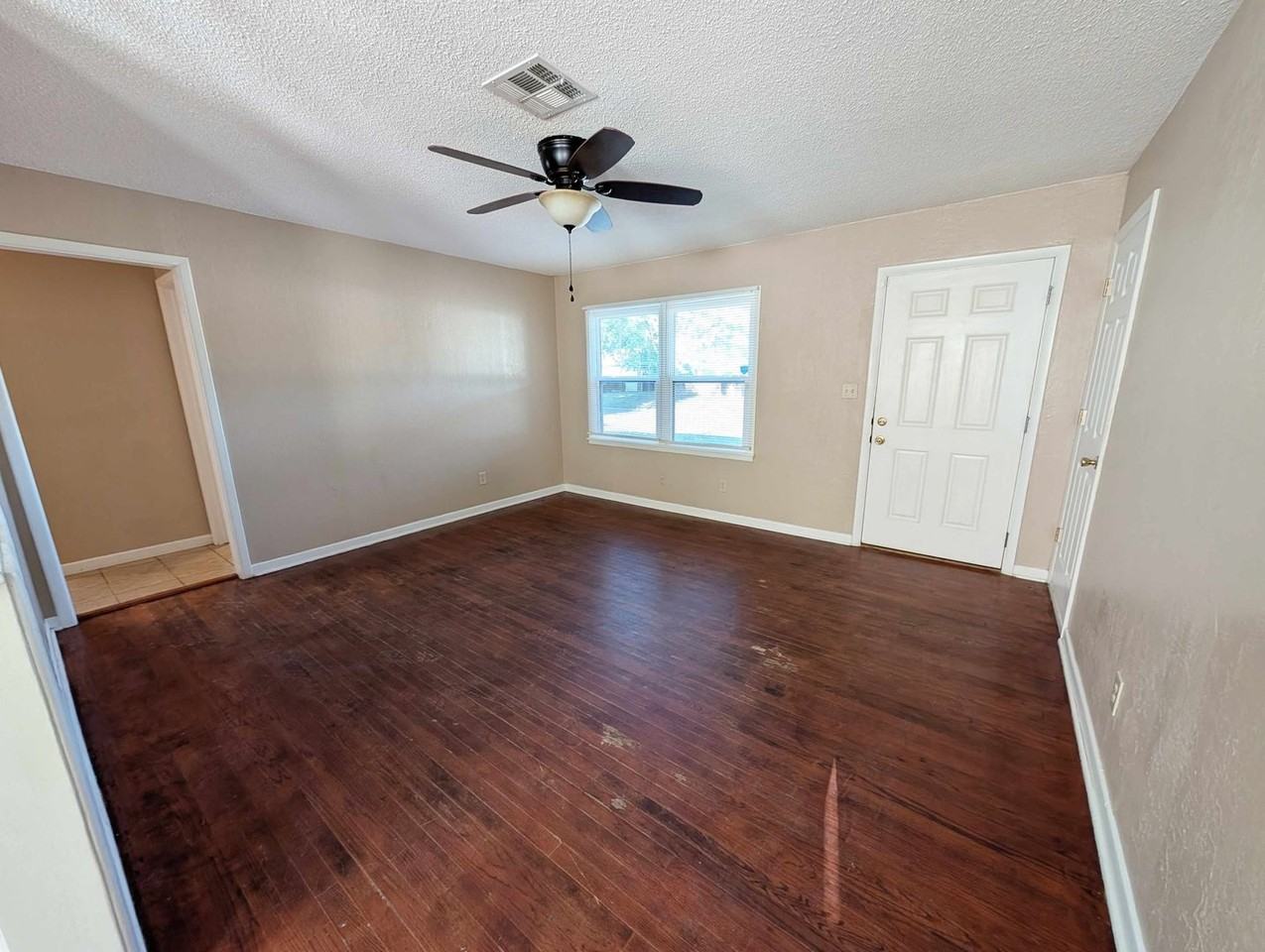 5600 S Rockwood Ave - Photo 4 of 12