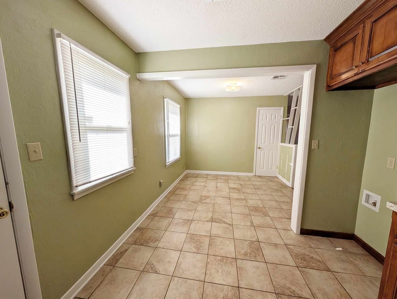 5600 S Rockwood Ave - Photo 7 of 12