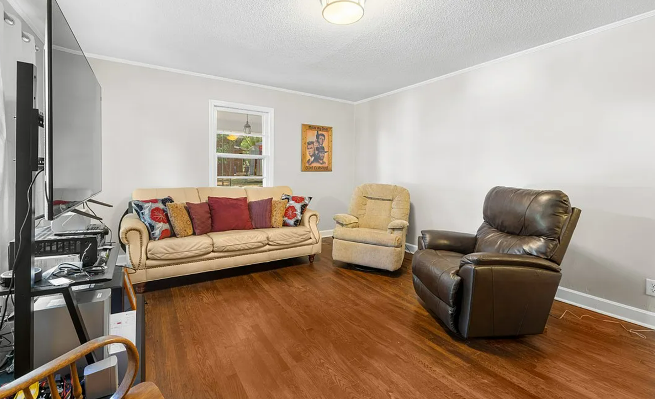 308 Buchanan Cir - Photo 2 of 13