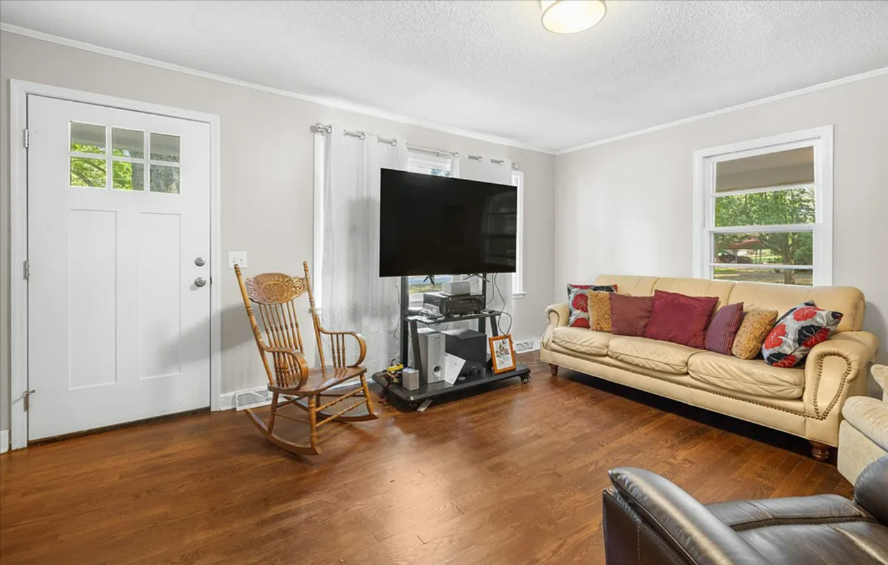 308 Buchanan Cir - Photo 3 of 13