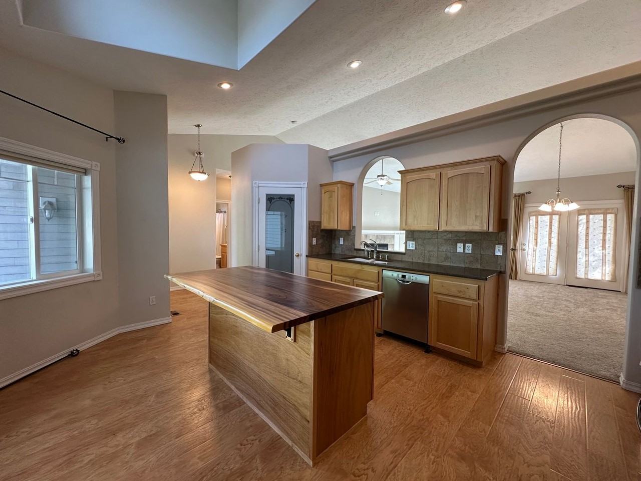 12405 E Aunnic Ln - Photo 4 of 21
