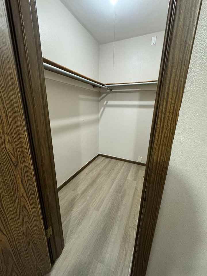 2306 W 4th St - Photo 5 of 25