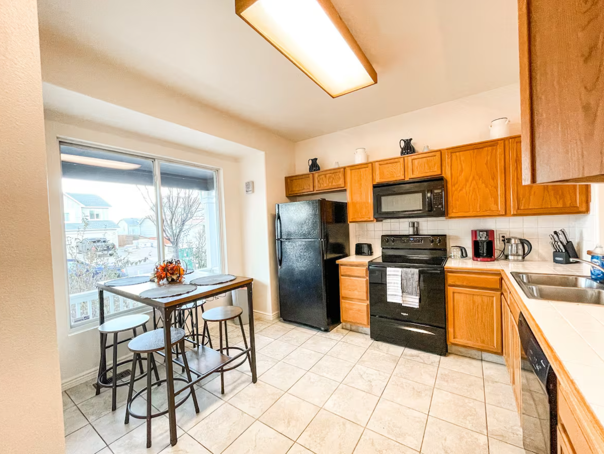 1565 Gumwood Dr #1 - Photo 4 of 30