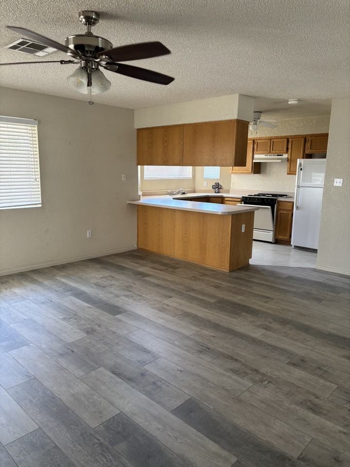 11269 E 27th St #1 - Photo 4 of 11