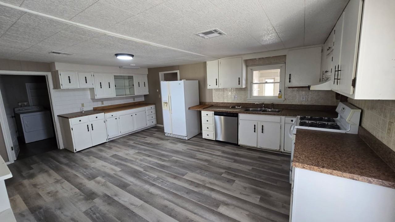 206 N Main St #1 - Photo 4 of 13