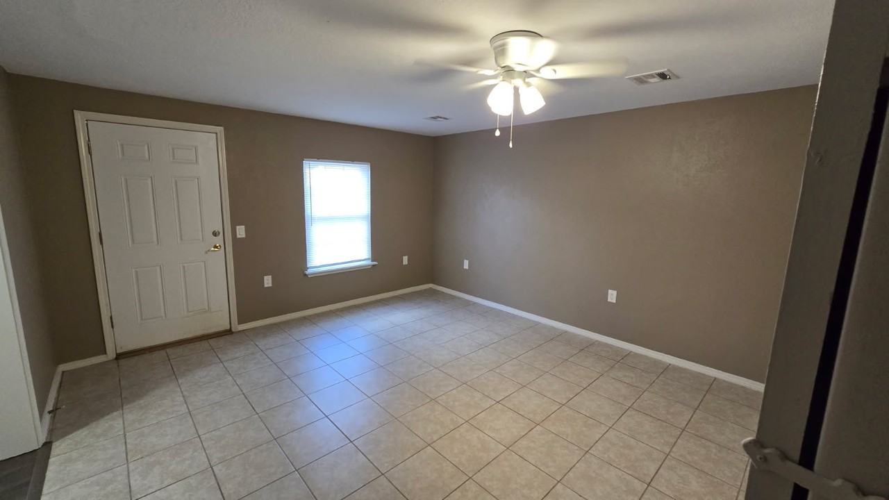 206 N Main St #1 - Photo 7 of 13
