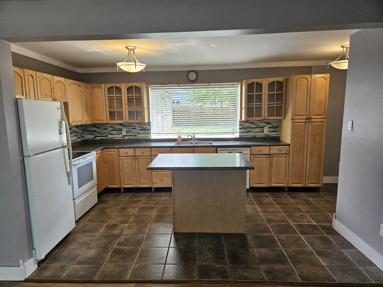 333 Elphinstone St #1 - Photo 5 of 20