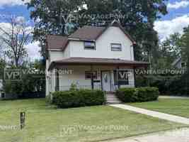 featured image of 415 6th St #LOWER