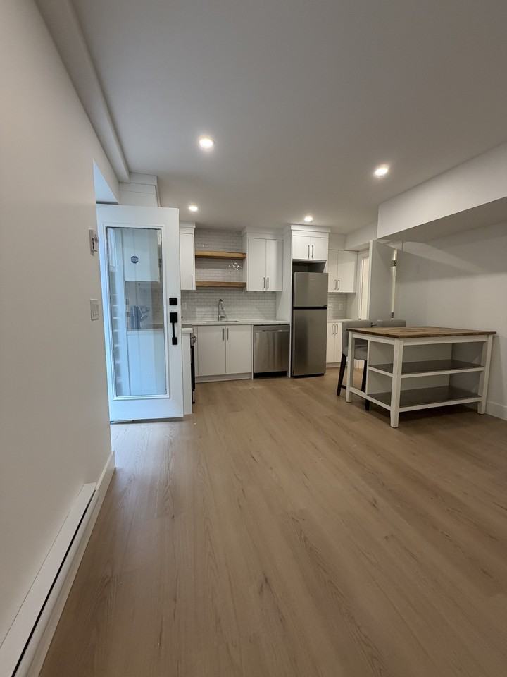 1631 Emerson Crt #1 - Photo 2 of 14