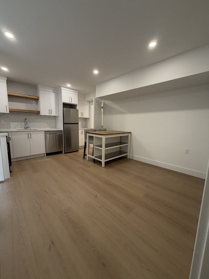 1631 Emerson Crt #1 - Photo 3 of 14