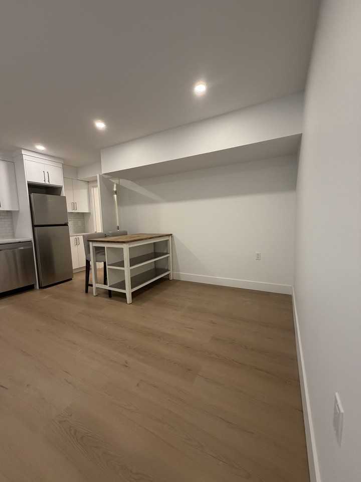 1631 Emerson Crt #1 - Photo 4 of 14