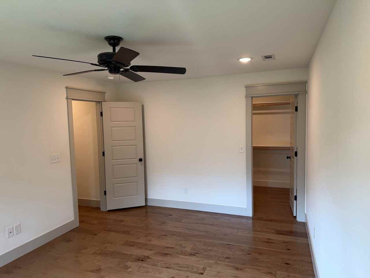 7 Tiverton Ln #1 - Photo 2 of 26