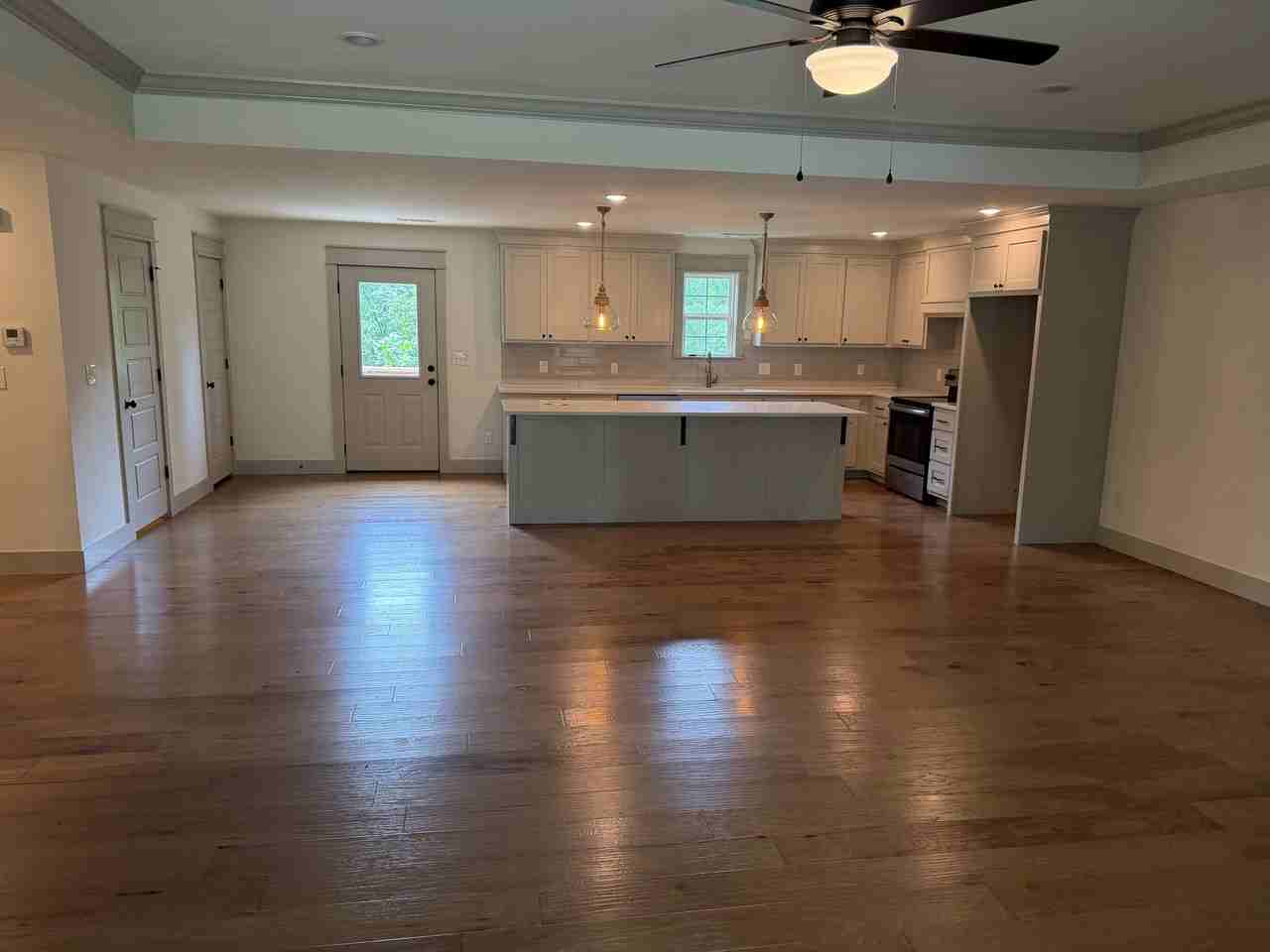 7 Tiverton Ln #1 - Photo 4 of 26