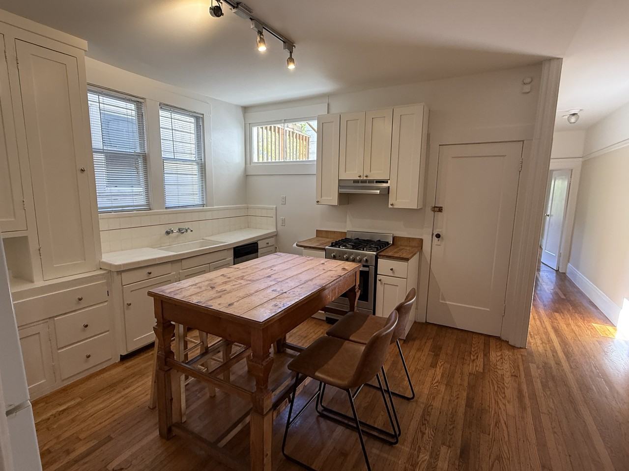 2226 Cabrillo Street - Photo 4 of 20