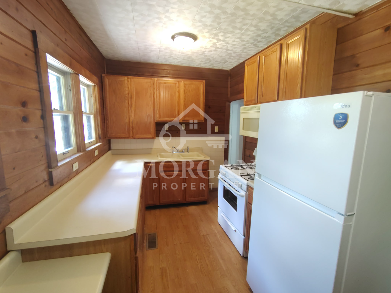 1213 W 3rd St - Photo 4 of 10