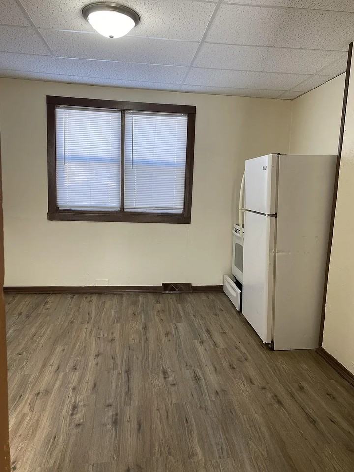 2918 Dupont Ave N #1 - Photo 3 of 9