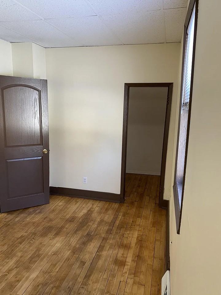 2918 Dupont Ave N #1 - Photo 6 of 9