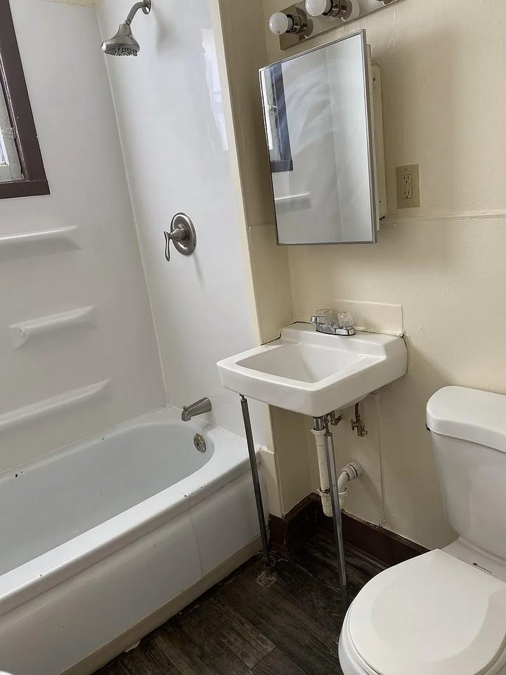 2918 Dupont Ave N #1 - Photo 7 of 9
