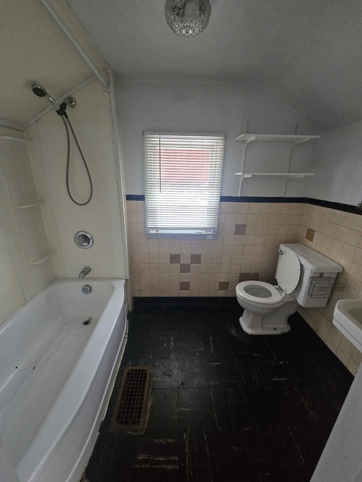 637 W Orchard St #2UPSTAIRS - Photo 5 of 6