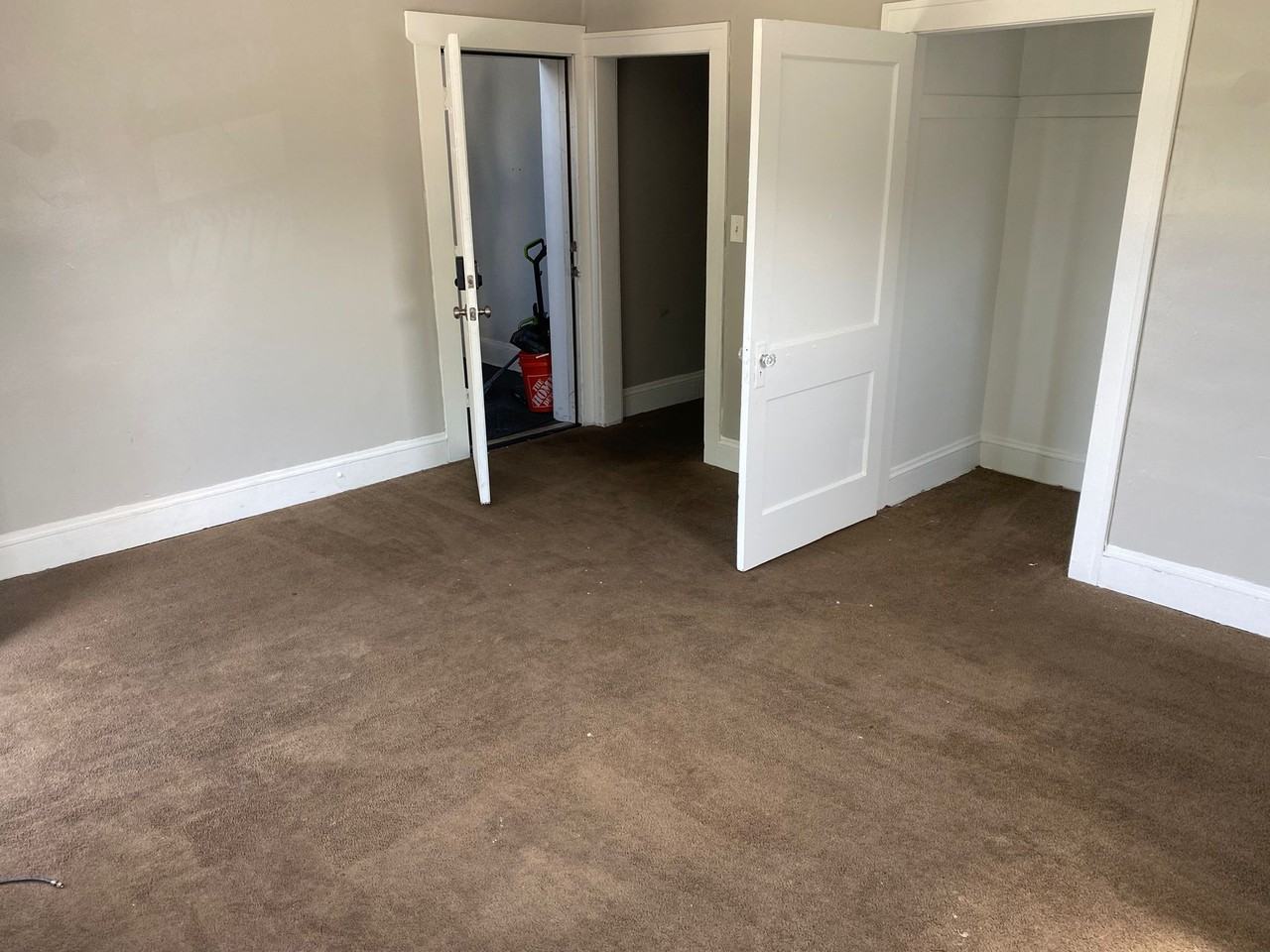 2863 East 112th StreetUnit 10 - Photo 2 of 5