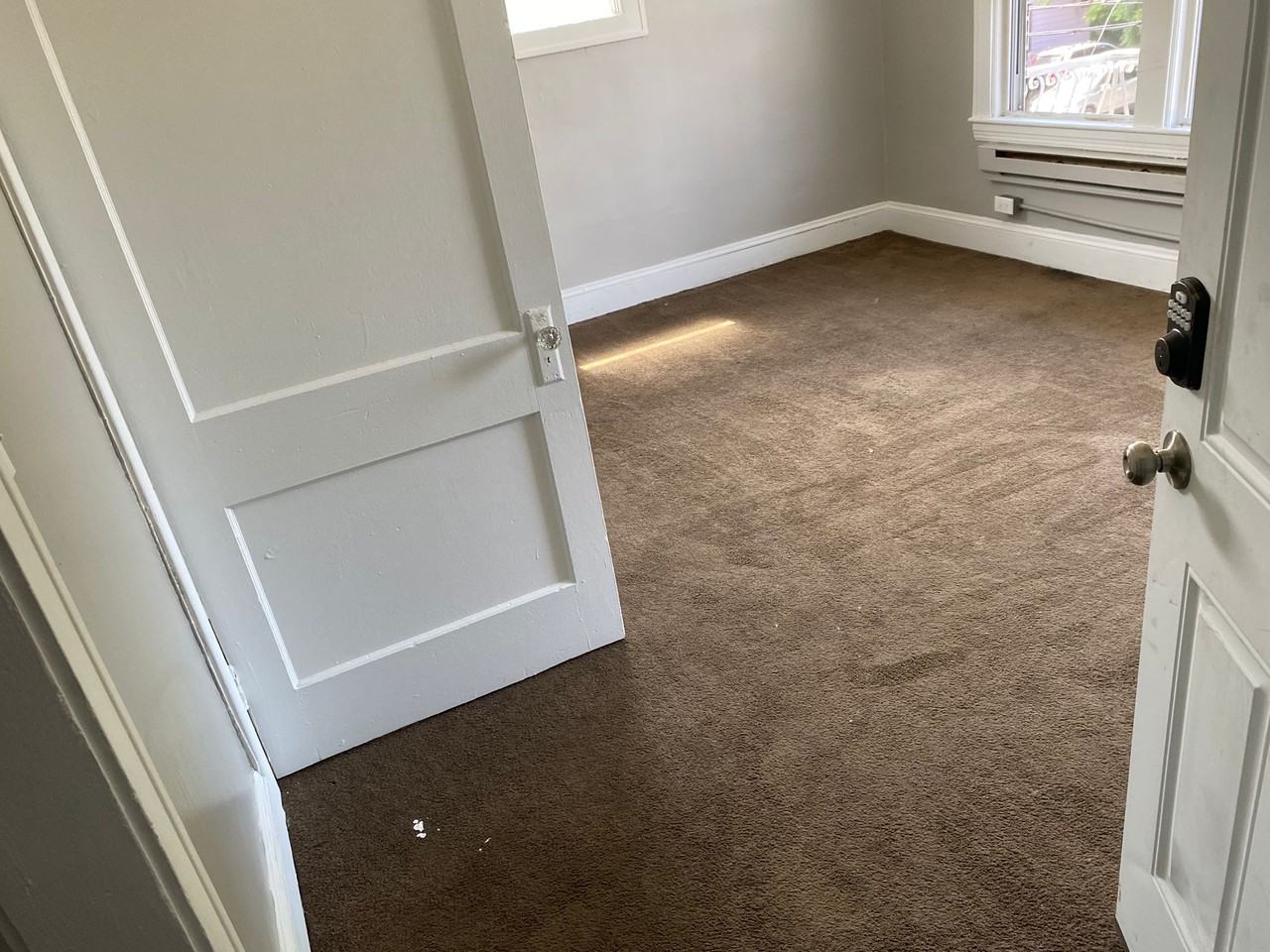 2863 East 112th StreetUnit 10 - Photo 3 of 5