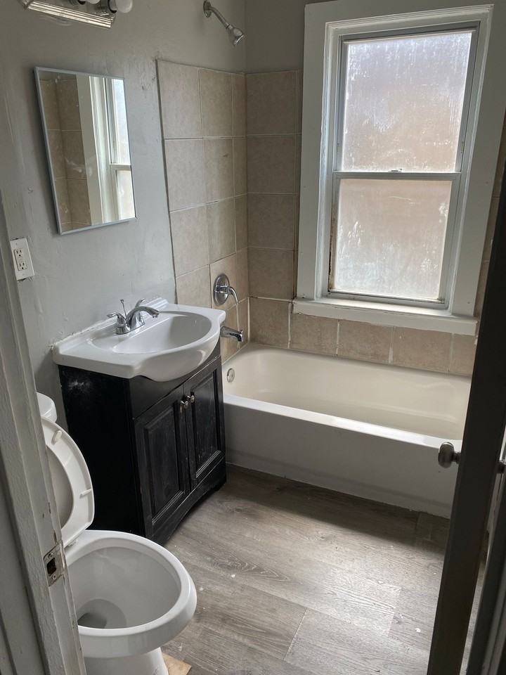 2863 East 112th StreetUnit 10 - Photo 5 of 5