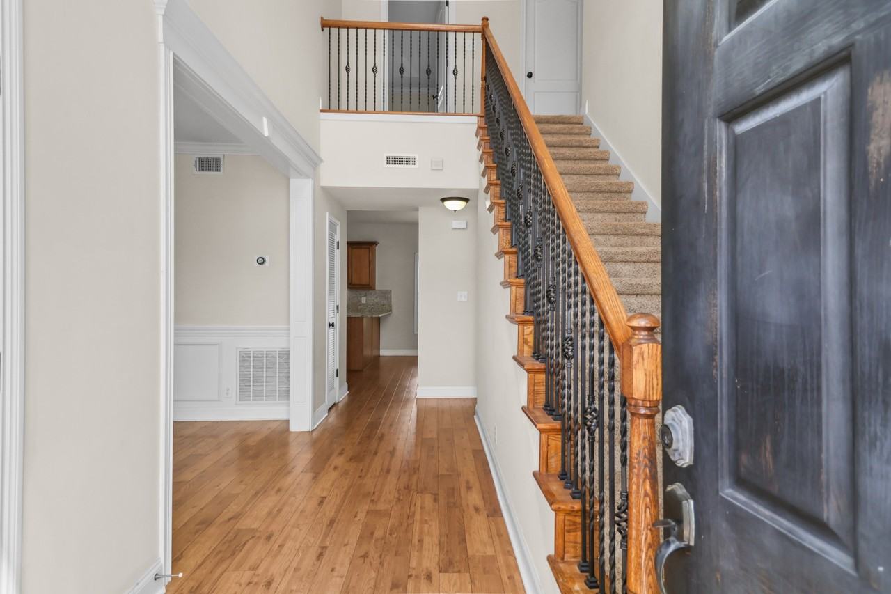 1093 Willow Cir #1 - Photo 6 of 36