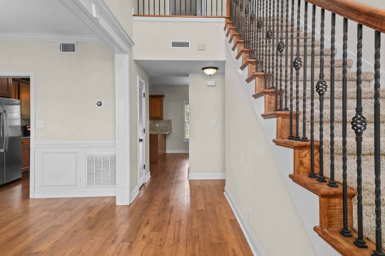 1093 Willow Cir #1 - Photo 7 of 36