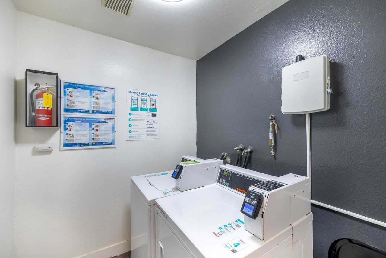 4432 Coldwater Canyon - Photo 5 of 7