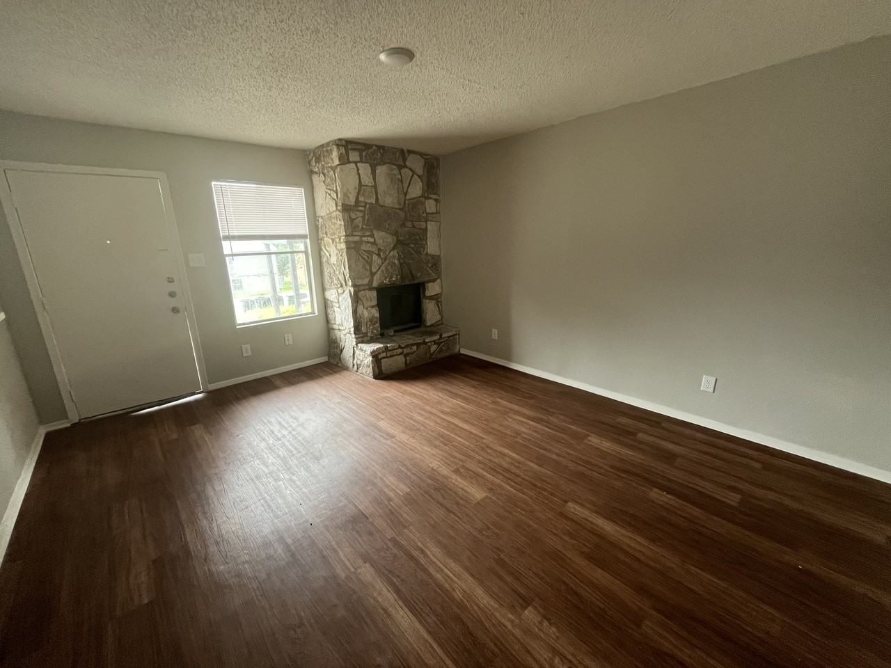 817 Bracewood Cir #B - Photo 2 of 7
