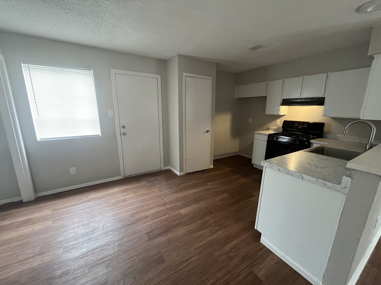 817 Bracewood Cir #B - Photo 3 of 7