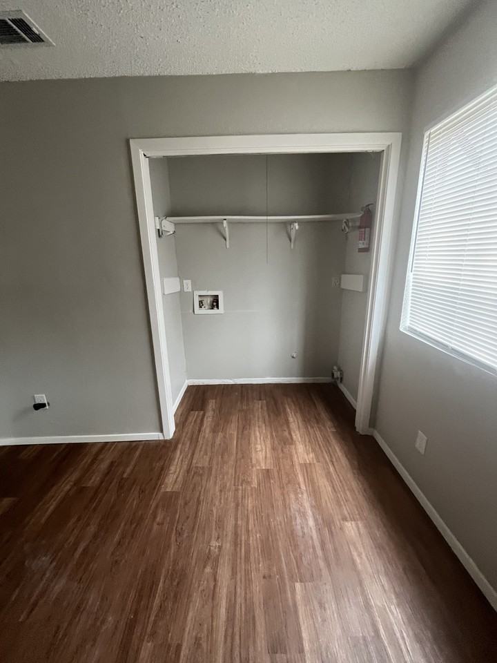 817 Bracewood Cir #B - Photo 5 of 7