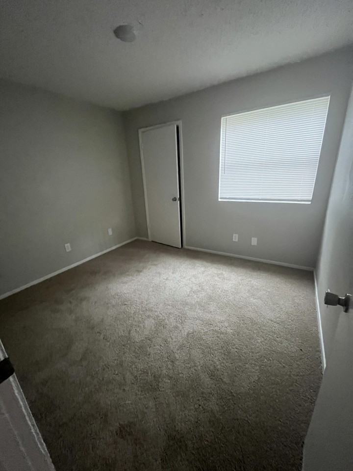 817 Bracewood Cir #B - Photo 6 of 7