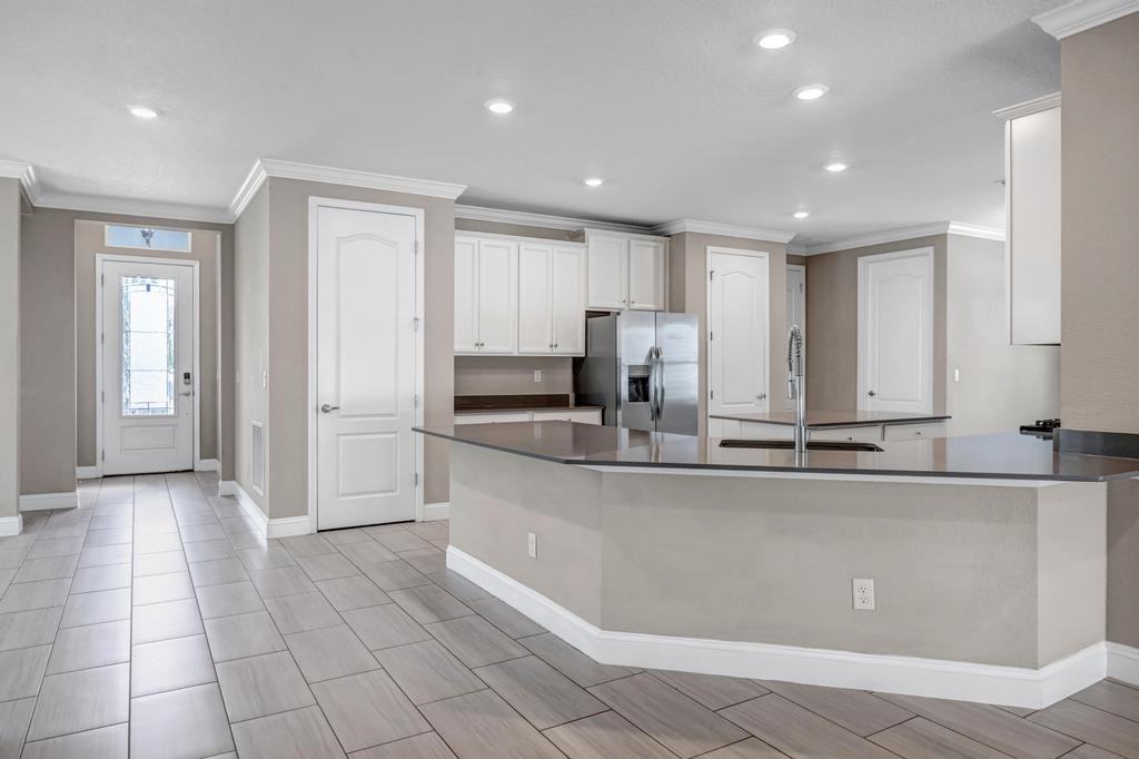 275 Renwick Pkwy #1 - Photo 3 of 11