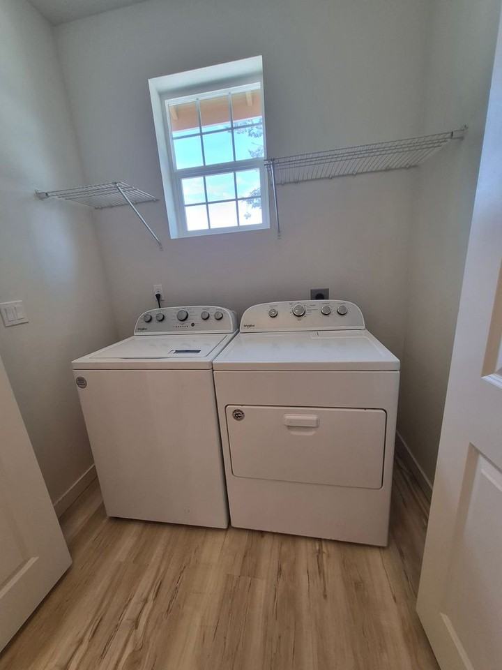 334 9th Ave Se #B7 - Photo 7 of 11
