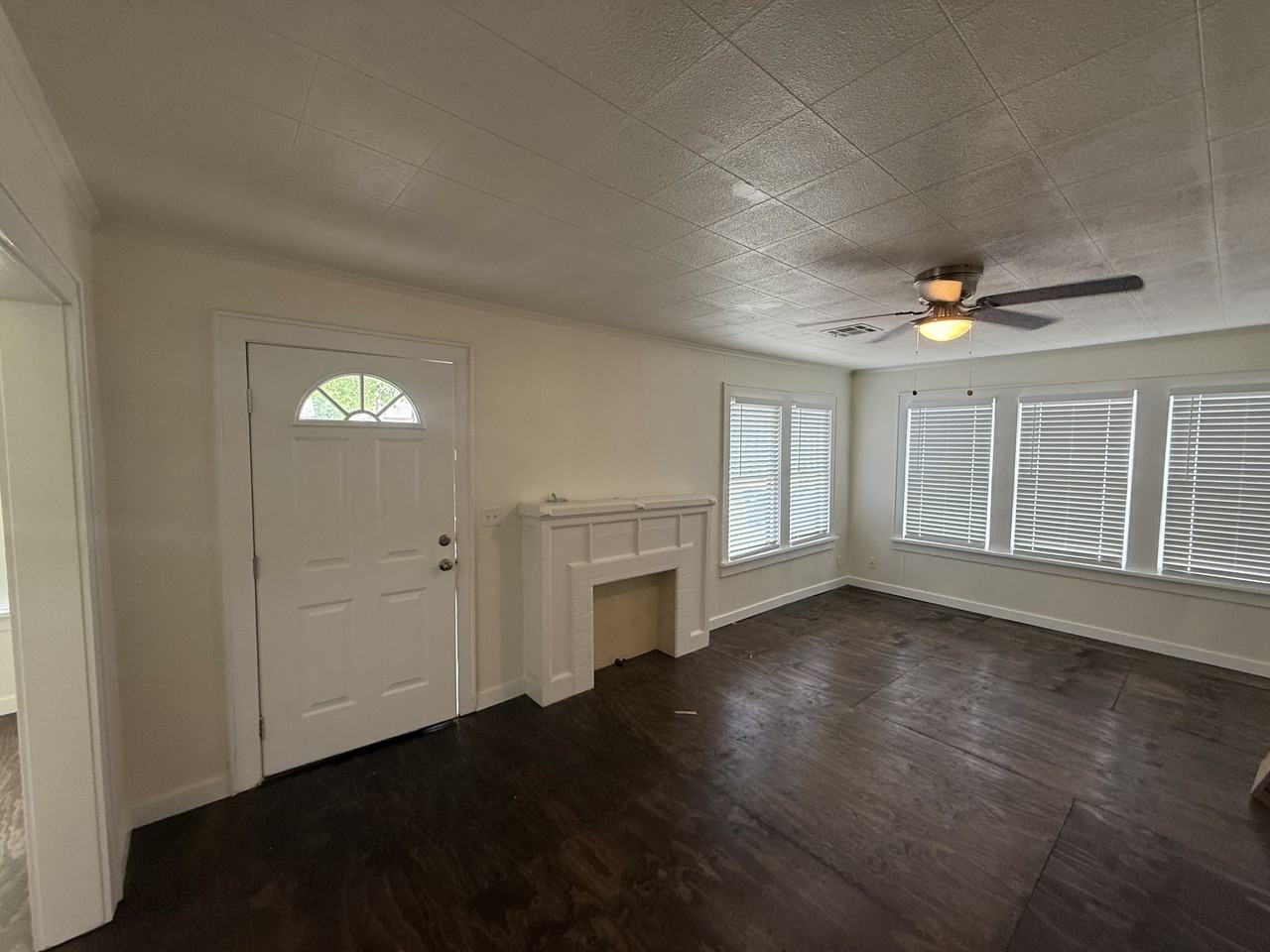 805 E 17th St #1 - Photo 2 of 10