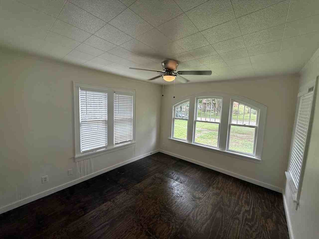 805 E 17th St #1 - Photo 3 of 10