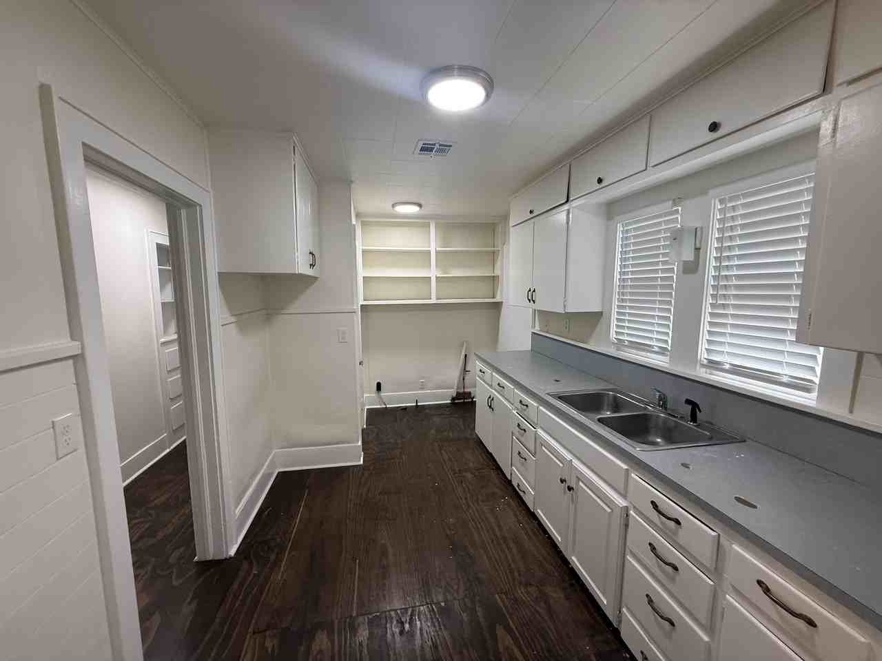 805 E 17th St #1 - Photo 5 of 10