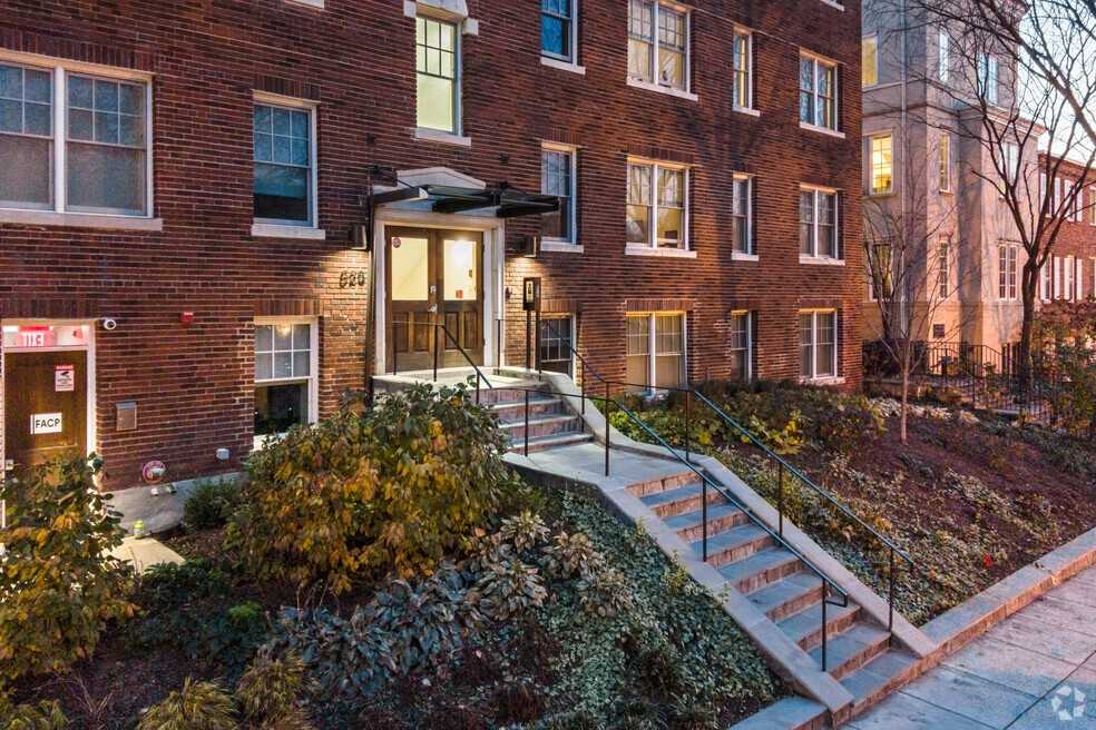 529 G Street SoutheastFurnished #202-4 - Photo 7 of 25