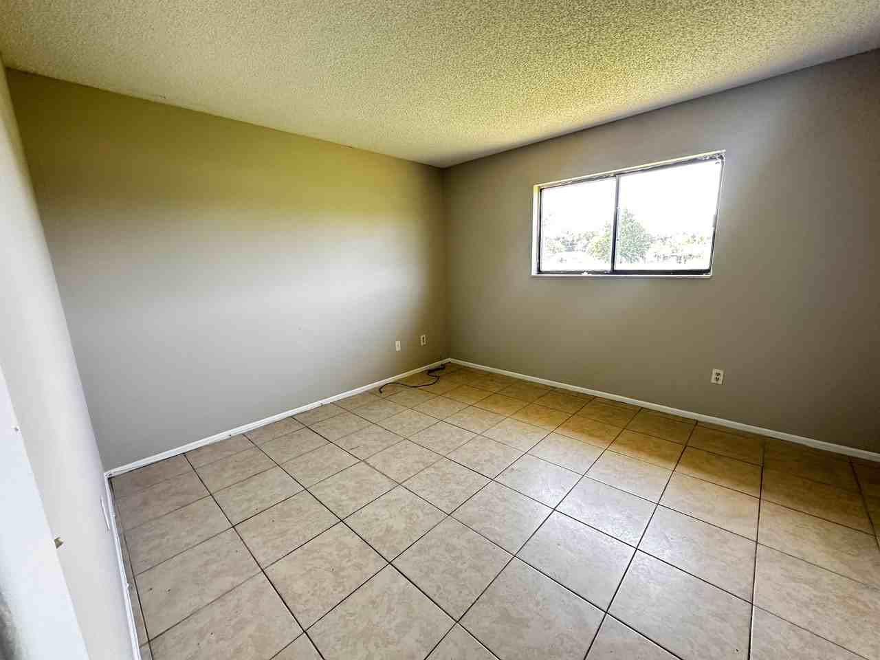 199 Willow Rd #1 - Photo 2 of 4