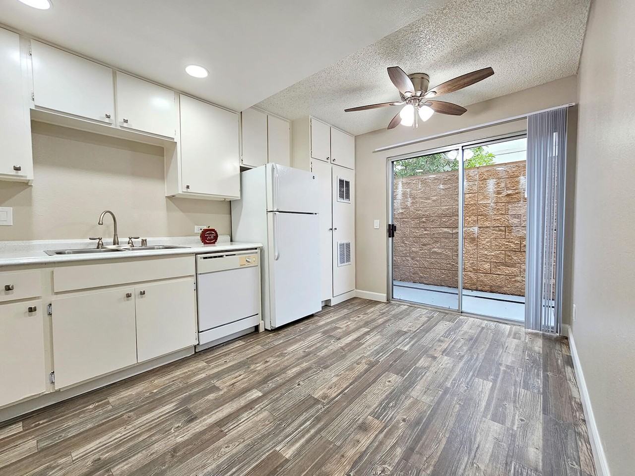 Shannonwoods Townhomes! - Photo 2 of 10